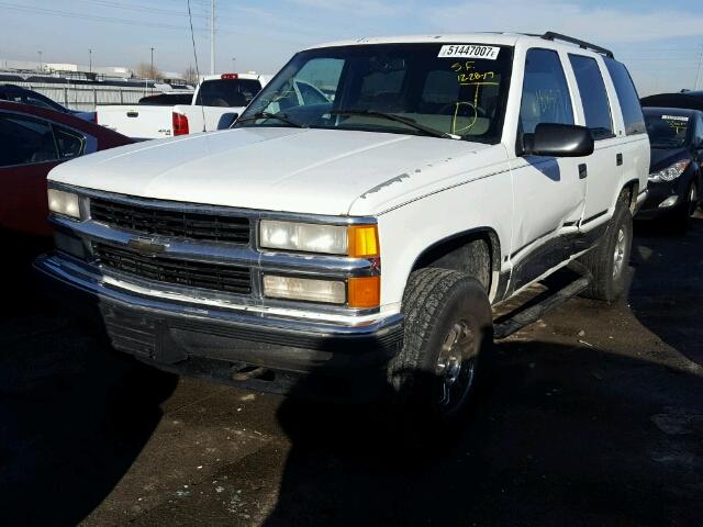 1GNEK13R6TJ321885 - 1996 CHEVROLET TAHOE K150 WHITE photo 2