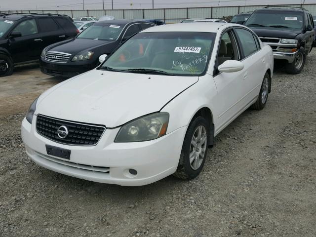 1N4AL11D45N486833 - 2005 NISSAN ALTIMA S WHITE photo 2