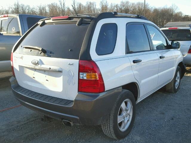 KNDJF724X87517384 - 2008 KIA SPORTAGE L WHITE photo 4