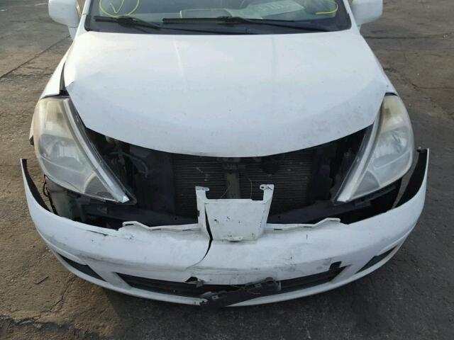 3N1BC11E79L449971 - 2009 NISSAN VERSA S WHITE photo 9