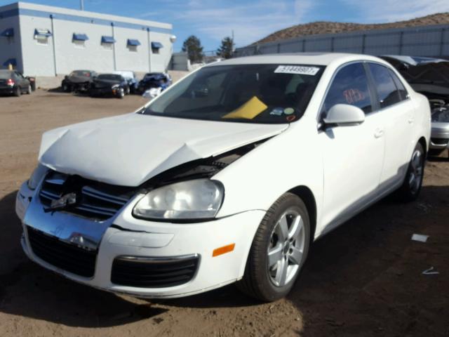 3VWRM71K28M158012 - 2008 VOLKSWAGEN JETTA SE WHITE photo 2