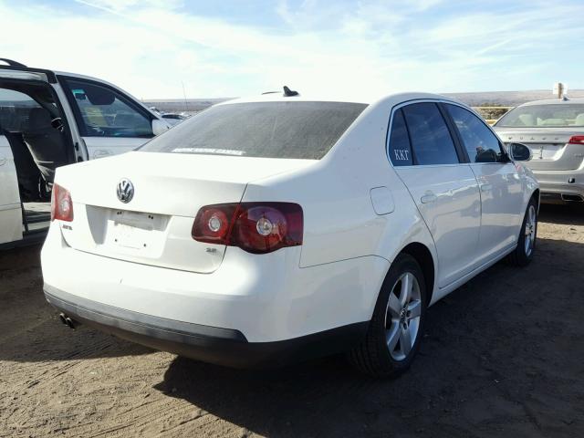 3VWRM71K28M158012 - 2008 VOLKSWAGEN JETTA SE WHITE photo 4