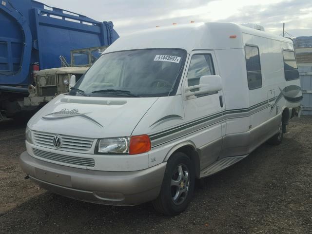 WV3AB470X2H018860 - 2002 VOLKSWAGEN EUROVAN WHITE photo 2