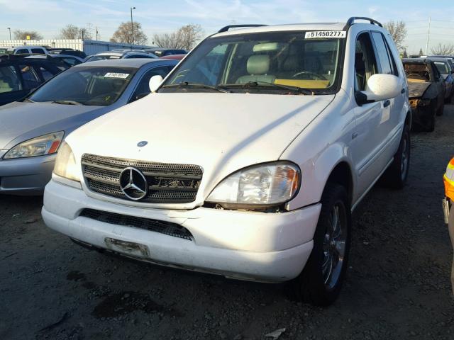 4JGAB72E0YA183272 - 2000 MERCEDES-BENZ ML 430 WHITE photo 2