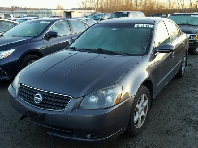 1N4BL11E25N412842 - 2005 NISSAN ALTIMA SE GRAY photo 2