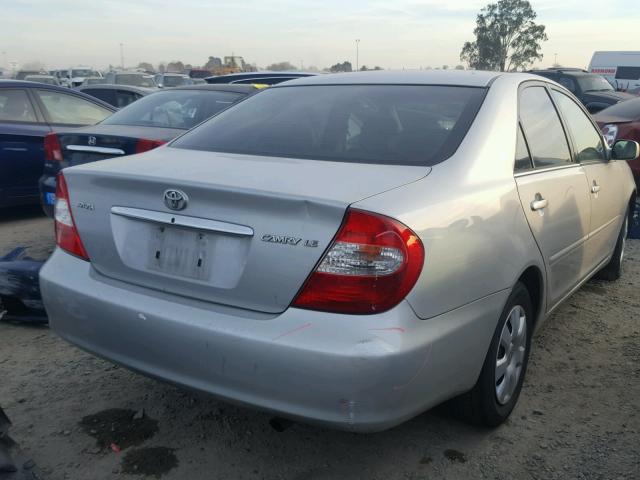 4T1BE32K24U335295 - 2004 TOYOTA CAMRY LE ვერცხლისფერი ფოტო 4