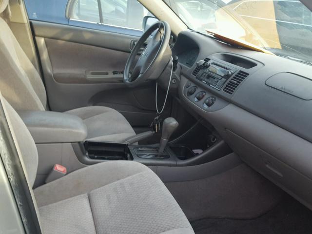 4T1BE32K24U335295 - 2004 TOYOTA CAMRY LE ვერცხლისფერი ფოტო 5