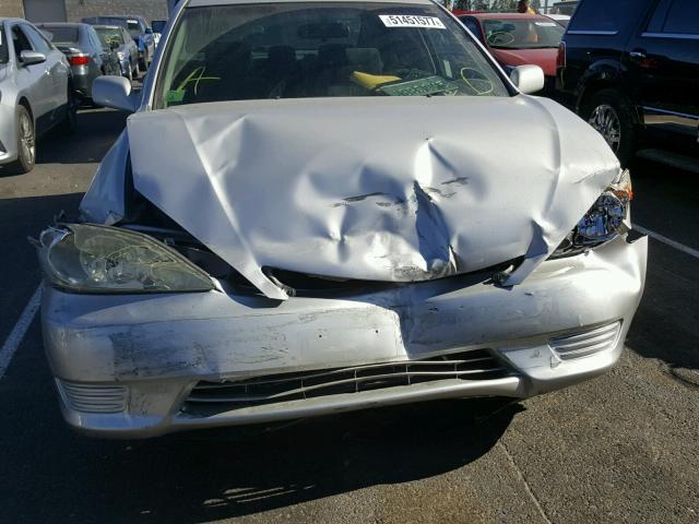 4T1BE32K36U680094 - 2006 TOYOTA CAMRY LE ვერცხლისფერი ფოტო 9