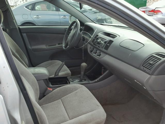 4T1BE32K12U097002 - 2002 TOYOTA CAMRY LE SILVER photo 5