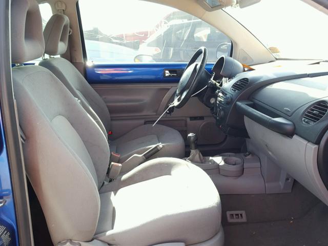 3VWCP21C52M424090 - 2002 VOLKSWAGEN NEW BEETLE 蓝色 照片 5