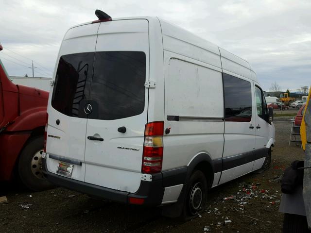 WD3PE7DD7GP230751 - 2016 MERCEDES-BENZ SPRINTER 2 WHITE photo 4