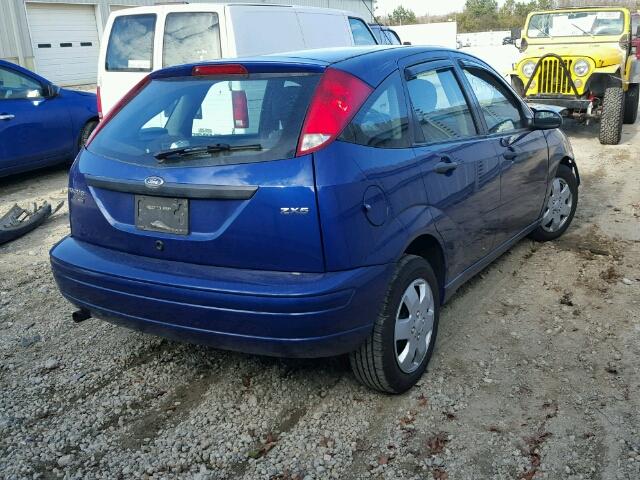 1FAFP37N26W158280 - 2006 FORD FOCUS ZX5 BLUE photo 4