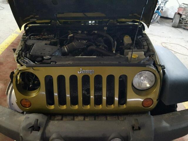 1J4GA69158L554875 - 2008 JEEP WRANGLER U GREEN photo 7