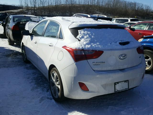 KMHD35LE8DU103772 - 2013 HYUNDAI ELANTRA GT WHITE photo 3