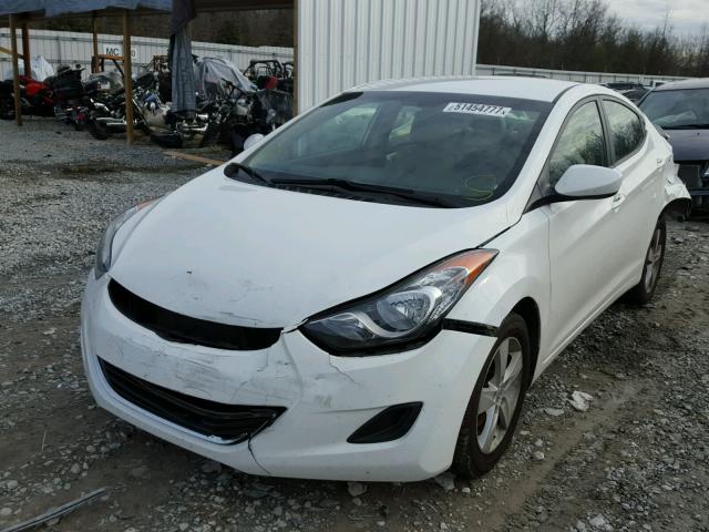 5NPDH4AE9BH045584 - 2011 HYUNDAI ELANTRA GL WHITE photo 2