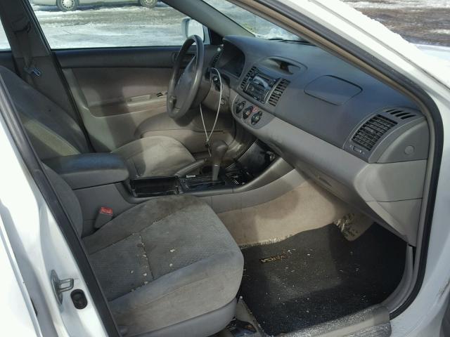 4T1BE32K94U314105 - 2004 TOYOTA CAMRY LE თეთრი ფოტო 5