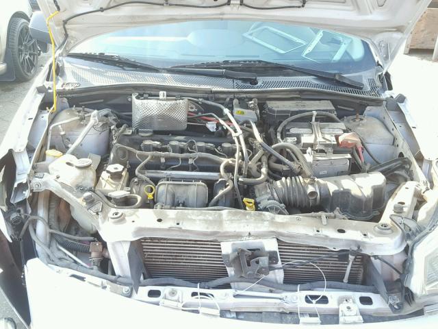 1FAHP32N98W131130 - 2008 FORD FOCUS S/SE WHITE photo 7