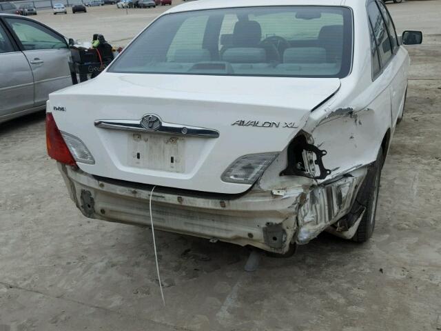 4T1BF28B42U207636 - 2002 TOYOTA AVALON XL WHITE photo 9