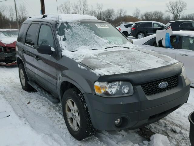 1FMYU93195KE09394 - 2005 FORD ESCAPE XLT GRAY photo 1