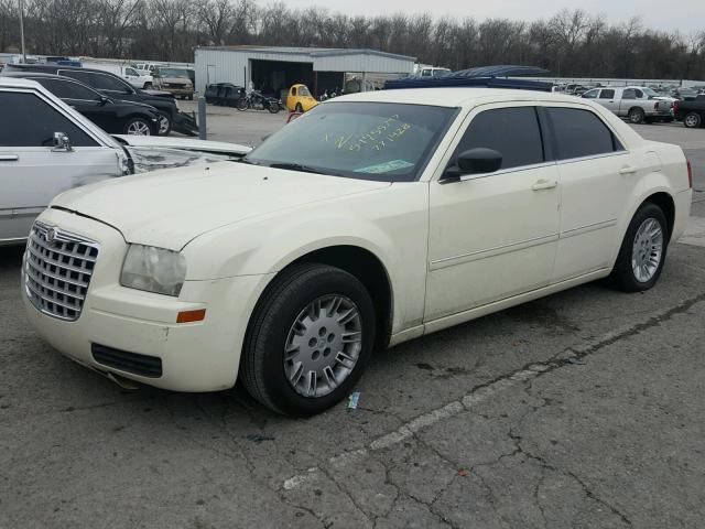 2C3KA43R77H731428 - 2007 CHRYSLER 300 WHITE photo 2