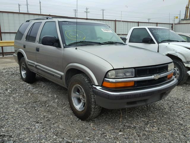 1GNCS13W612197928 - 2001 CHEVROLET BLAZER GOLD photo 1