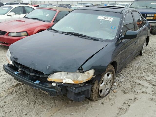 1HGCG1654YA070917 - 2000 HONDA ACCORD EX GREEN photo 2