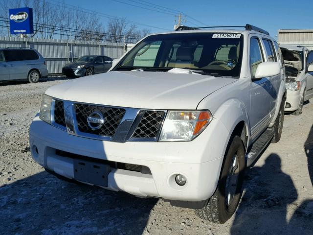 5N1AR18WX6C643774 - 2006 NISSAN PATHFINDER WHITE photo 2