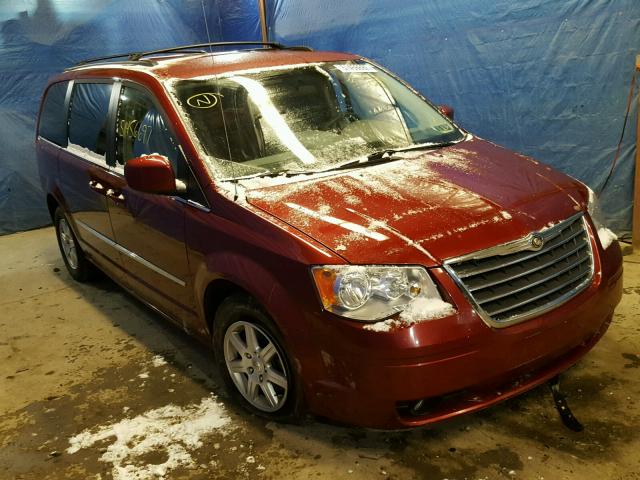 2A4RR5DX3AR405739 - 2010 CHRYSLER TOWN & COU RED photo 1