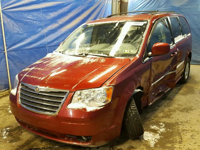 2A4RR5DX3AR405739 - 2010 CHRYSLER TOWN & COU RED photo 2