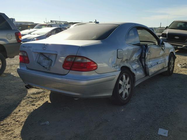 WDBLJ65G02T121470 - 2002 MERCEDES-BENZ CLK 320 SILVER photo 4