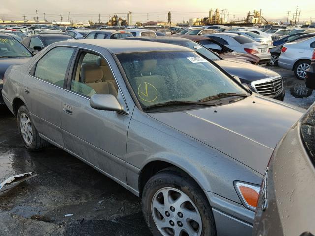 JT2BG22K5Y0388474 - 2000 TOYOTA CAMRY CE GRAY photo 1