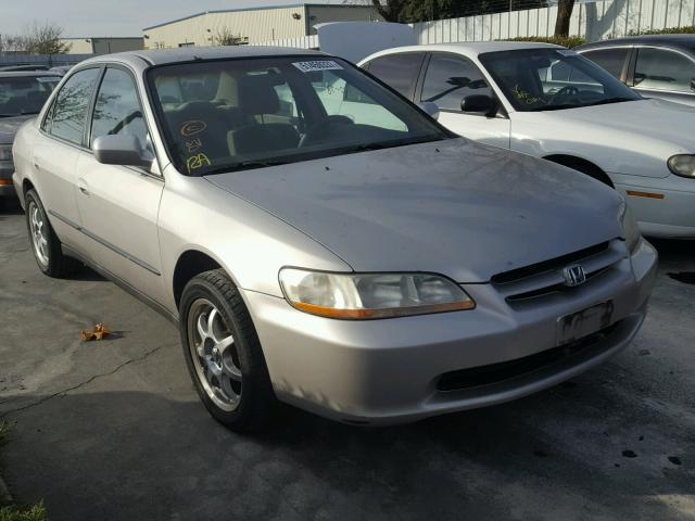 1HGCG5647WA003160 - 1998 HONDA ACCORD LX SILVER photo 1