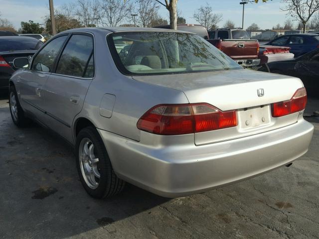 1HGCG5647WA003160 - 1998 HONDA ACCORD LX SILVER photo 3