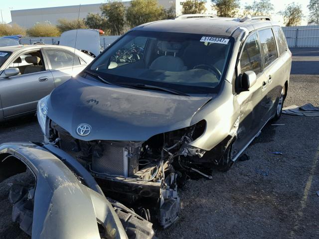 5TDKK3DC5ES423525 - 2014 TOYOTA SIENNA LE CHARCOAL photo 2