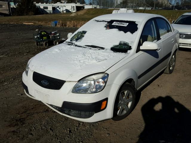 KNADE223696539137 - 2009 KIA RIO BASE WHITE photo 2