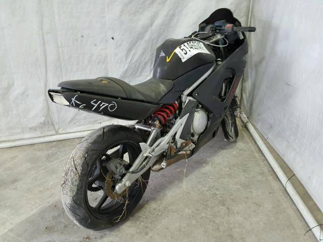 JKAEXEA177A023358 - 2007 KAWASAKI EX650 A BLACK photo 4