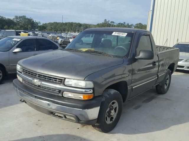 1GCEK14V3YZ230571 - 2000 CHEVROLET SILVERADO GRAY photo 2