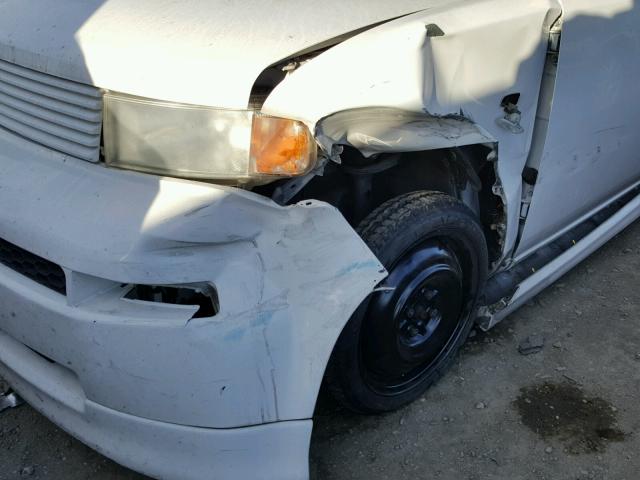 JTLKT324564096862 - 2006 TOYOTA SCION XB WHITE photo 9