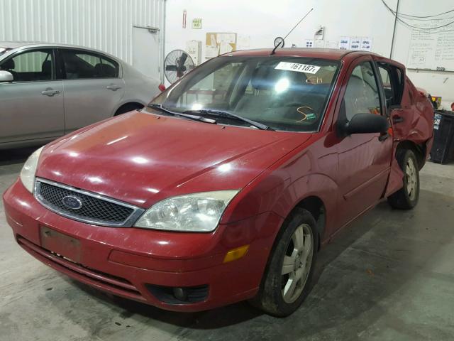 1FAHP34N36W160259 - 2006 FORD FOCUS ZX4 RED photo 2