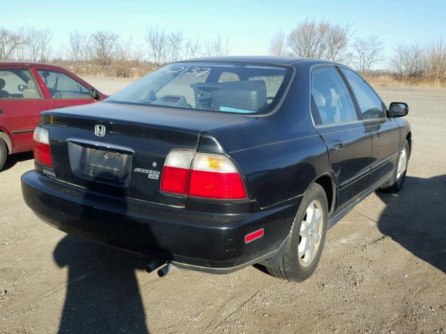 1HGCE6678VA003642 - 1997 HONDA ACCORD EX BLACK photo 4