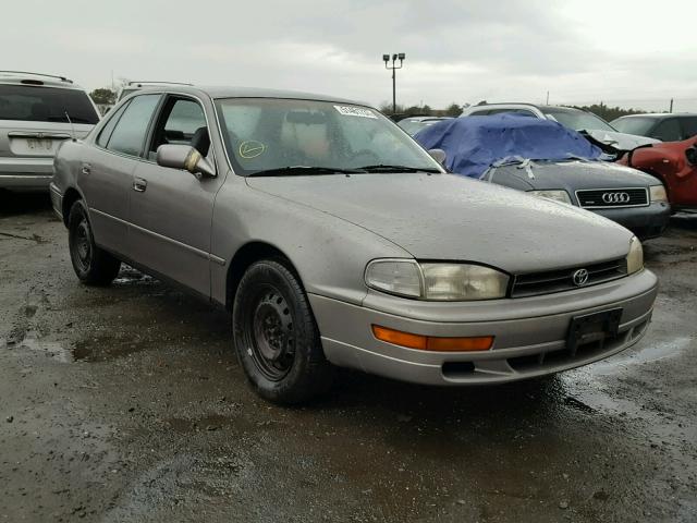 4T1VK12E2NU013598 - 1992 TOYOTA CAMRY LE GRAY photo 1