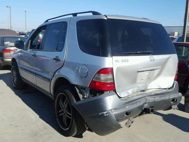 4JGAB54E8WA014681 - 1998 MERCEDES-BENZ ML 320 SILVER photo 3