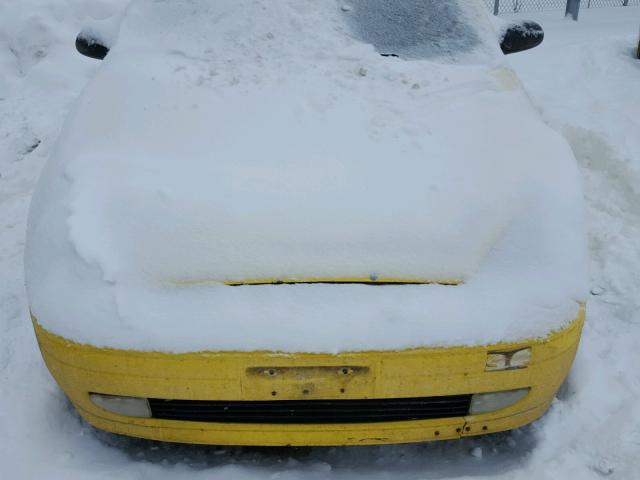 3FAFP37Z74R115783 - 2004 FORD FOCUS ZX5 YELLOW photo 7