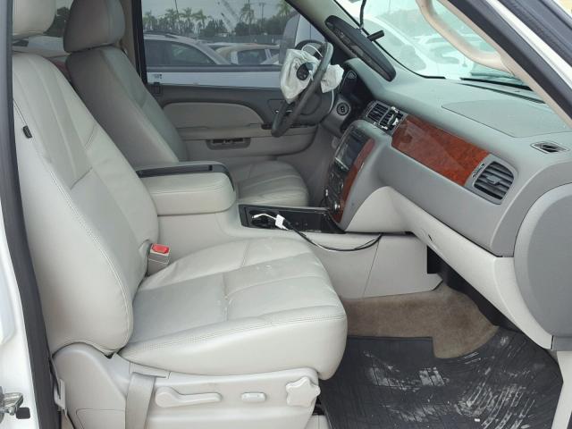 1GNSCBE05DR316345 - 2013 CHEVROLET TAHOE C150 WHITE photo 5