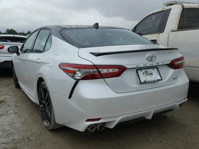 4T1BZ1HK1JU005708 - 2018 TOYOTA CAMRY XSE WHITE photo 3