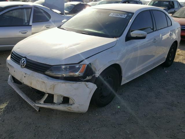 3VWD17AJXEM366807 - 2014 VOLKSWAGEN JETTA SE WHITE photo 2