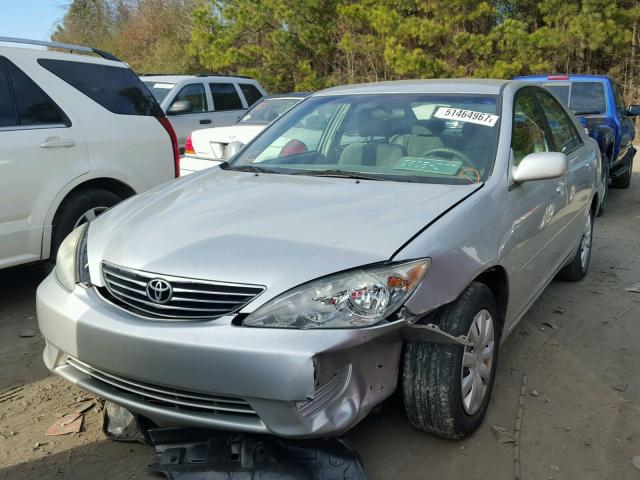 4T1BE32K75U503627 - 2005 TOYOTA CAMRY LE SILVER photo 2