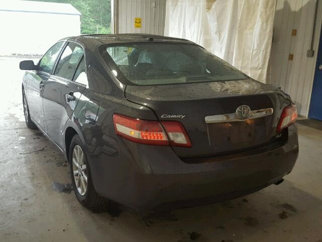 4T1BF3EK3AU005413 - 2010 TOYOTA CAMRY BASE GRAY photo 3