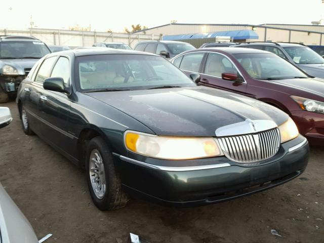 1LNFM82W2WY673862 - 1998 LINCOLN TOWN CAR GREEN photo 1