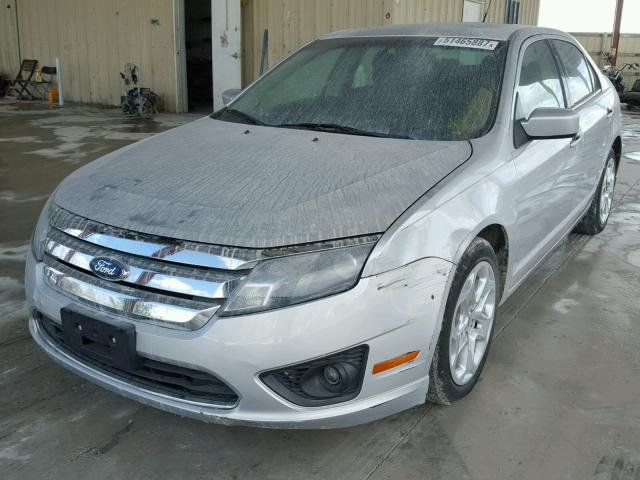 3FAHP0HAXAR106880 - 2010 FORD FUSION SE SILVER photo 2